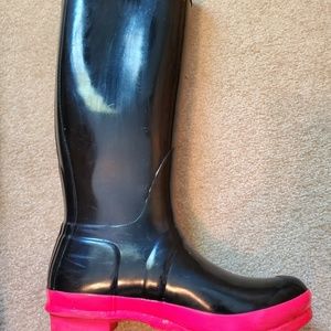 VGC Hunter black with pink/red trim size 8